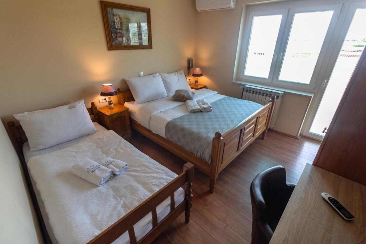 Motel Atos Laktaši Eksteriør bilde